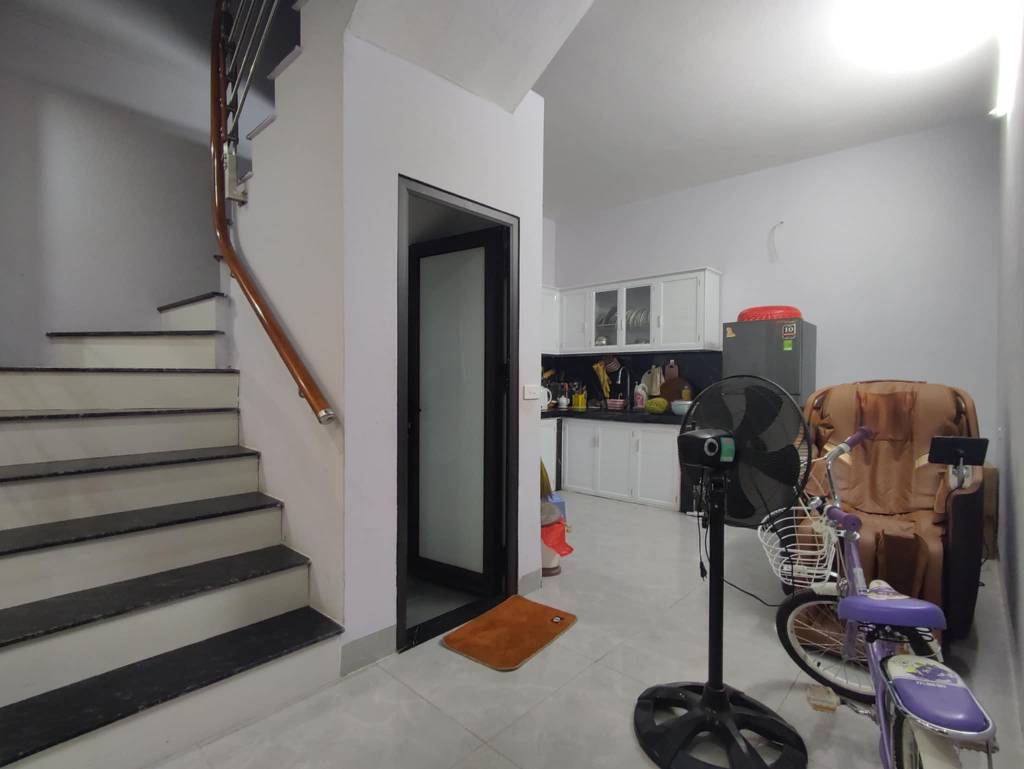 Bán nhà Nguyễn Xiển - diện tích 38m2 2 tầng - Nhà đẹp ở ngay - giá 4,5 tỷ