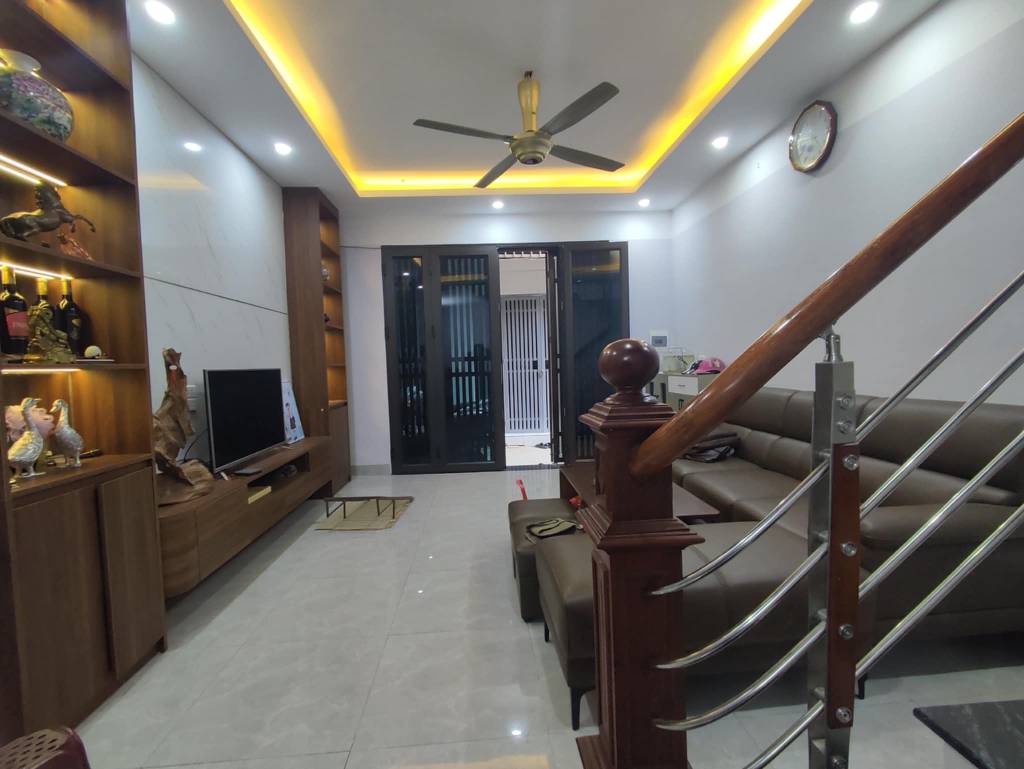 Bán nhà Nguyễn Xiển - diện tích 38m2 2 tầng - Nhà đẹp ở ngay - giá 4,5 tỷ