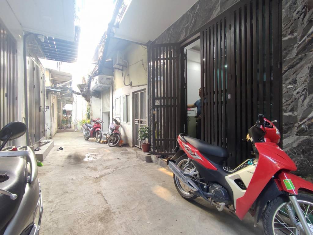 Bán nhà Nguyễn Xiển - diện tích 38m2 2 tầng - Nhà đẹp ở ngay - giá 4,5 tỷ