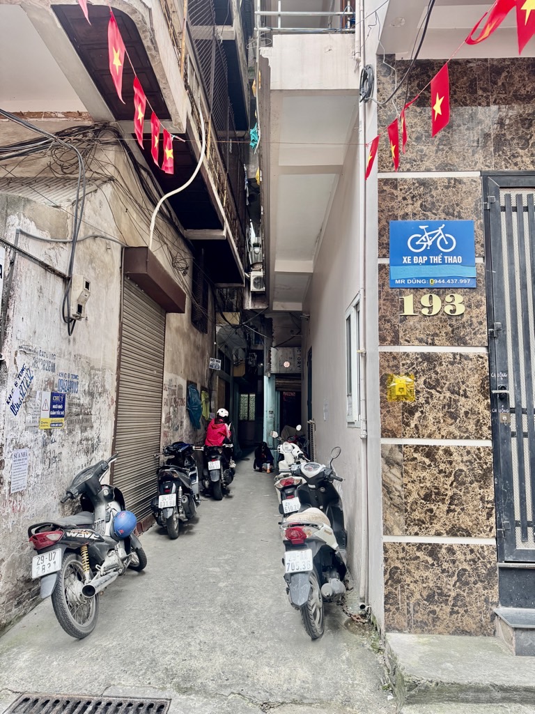 Bán nhà Đê Tô Hoàng - diện tích 39m2 2 tầng - ô tô cách 10m - giá 7,8 tỷ