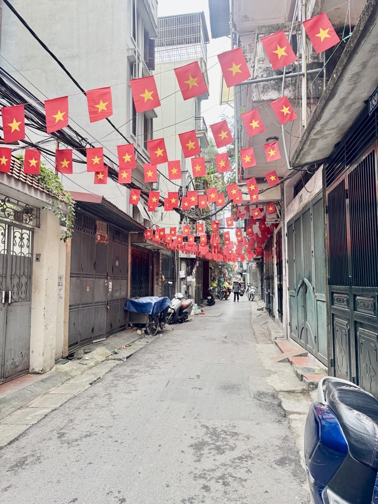 Bán nhà Đê Tô Hoàng - diện tích 39m2 2 tầng - ô tô cách 10m - giá 7,8 tỷ