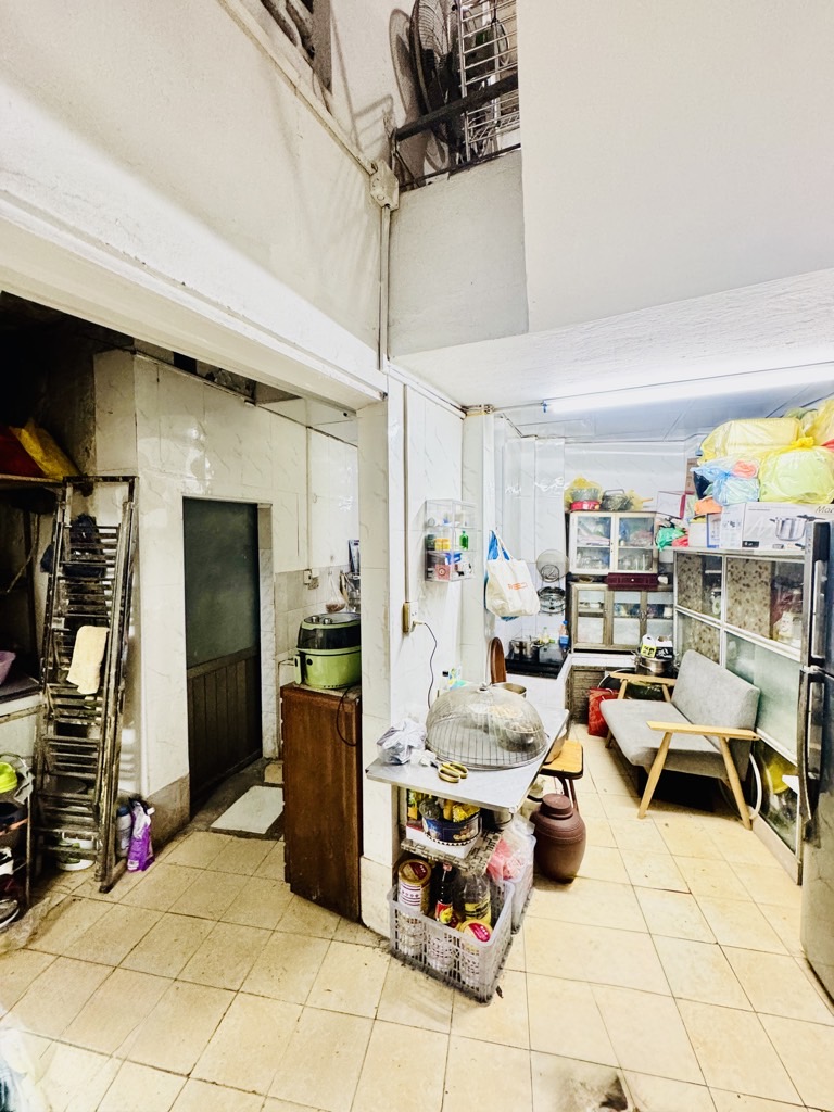 Bán nhà Đê Tô Hoàng - diện tích 39m2 2 tầng - ô tô cách 10m - giá 7,8 tỷ