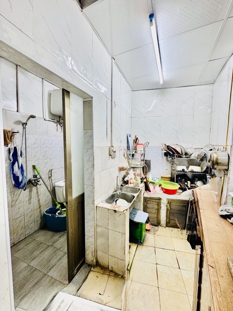 Bán nhà Đê Tô Hoàng - diện tích 39m2 2 tầng - ô tô cách 10m - giá 7,8 tỷ