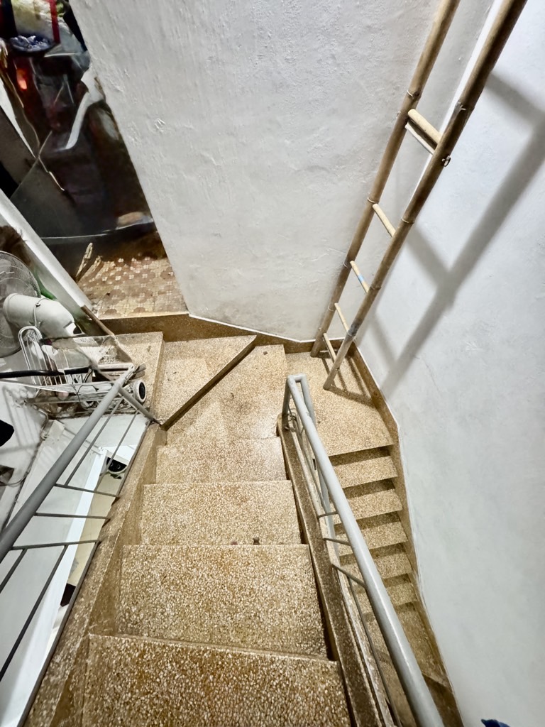 Bán nhà Đê Tô Hoàng - diện tích 39m2 2 tầng - ô tô cách 10m - giá 7,8 tỷ