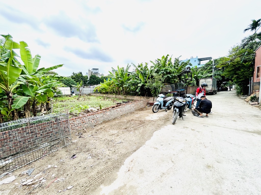 Bán nhà Nguyễn Khoái - diện tích 180m2 1 tầng - Ô TÔ - MẶT TIỀN RỘNG - giá 16,5 tỷ