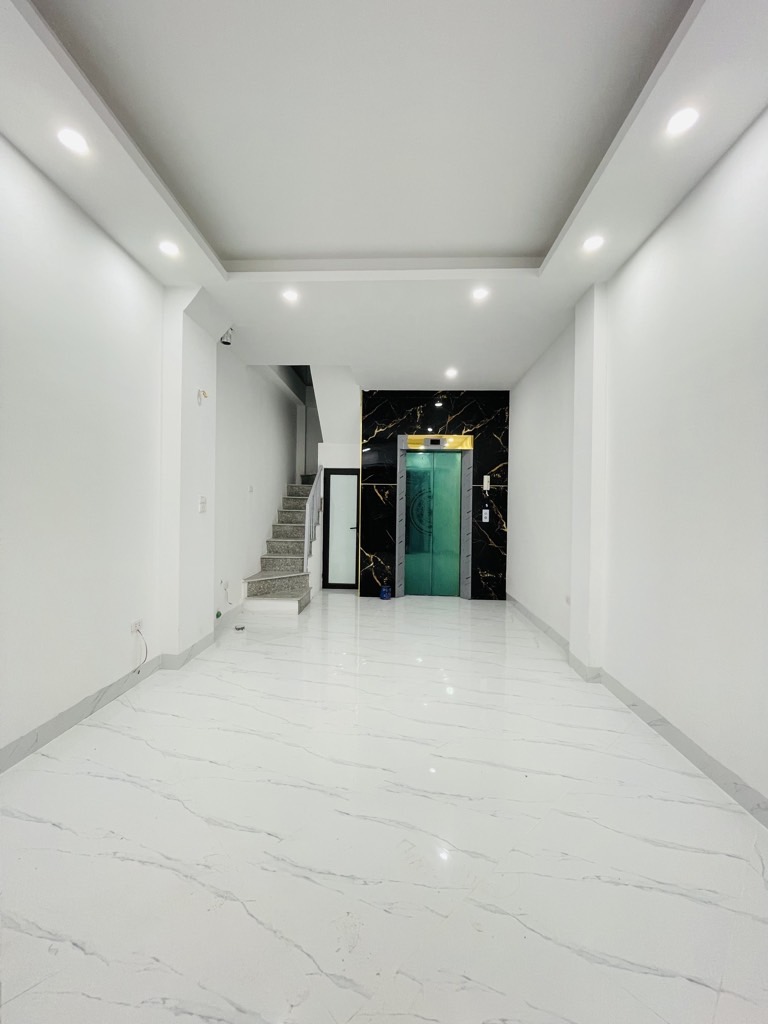 Bán nhà Thuý Lĩnh - diện tích 30m2 6 tầng - Ô tô đỗ cửa - giá 9,3 tỷ