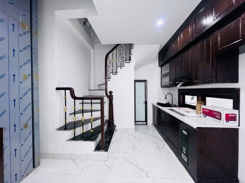 Bán nhà E Lò Đúc - diện tích 30m2 5 tầng - Thang máy - giá 11,2 tỷ