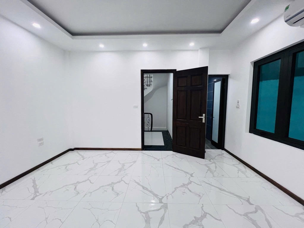 Bán nhà E Lò Đúc - diện tích 30m2 5 tầng - Thang máy - giá 11,2 tỷ