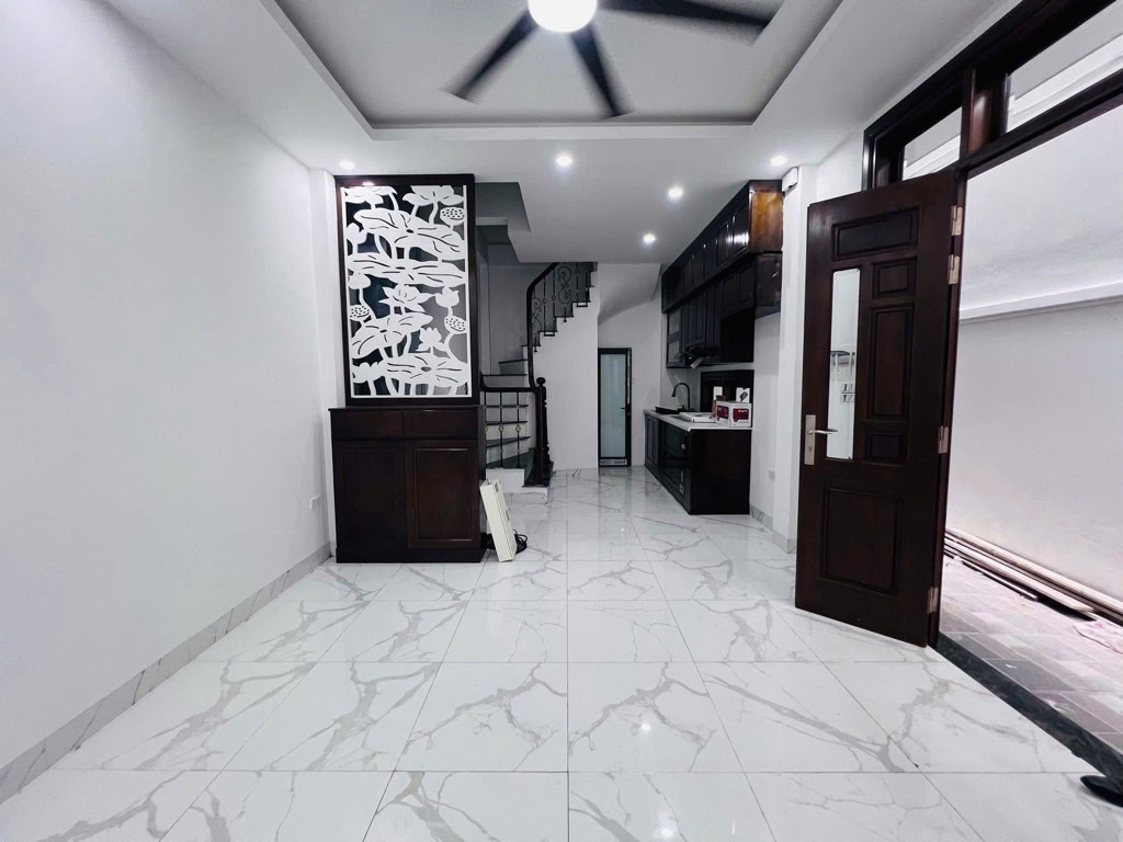 Bán nhà E Lò Đúc - diện tích 30m2 5 tầng - Thang máy - giá 11,2 tỷ