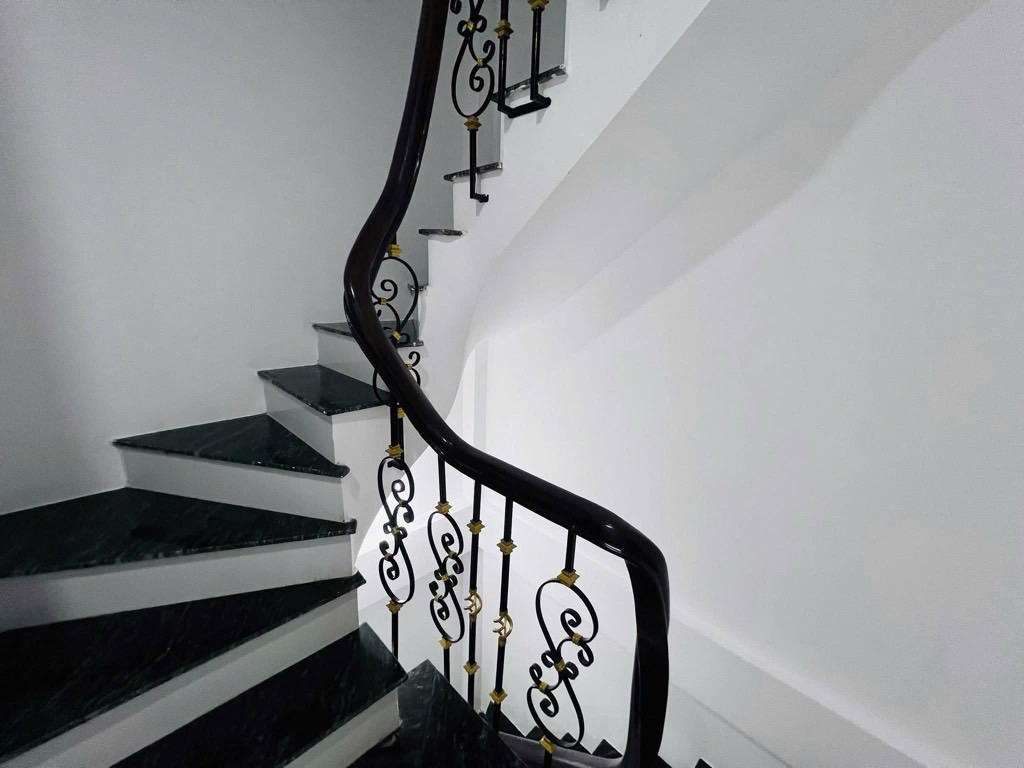 Bán nhà E Lò Đúc - diện tích 30m2 5 tầng - Thang máy - giá 11,2 tỷ