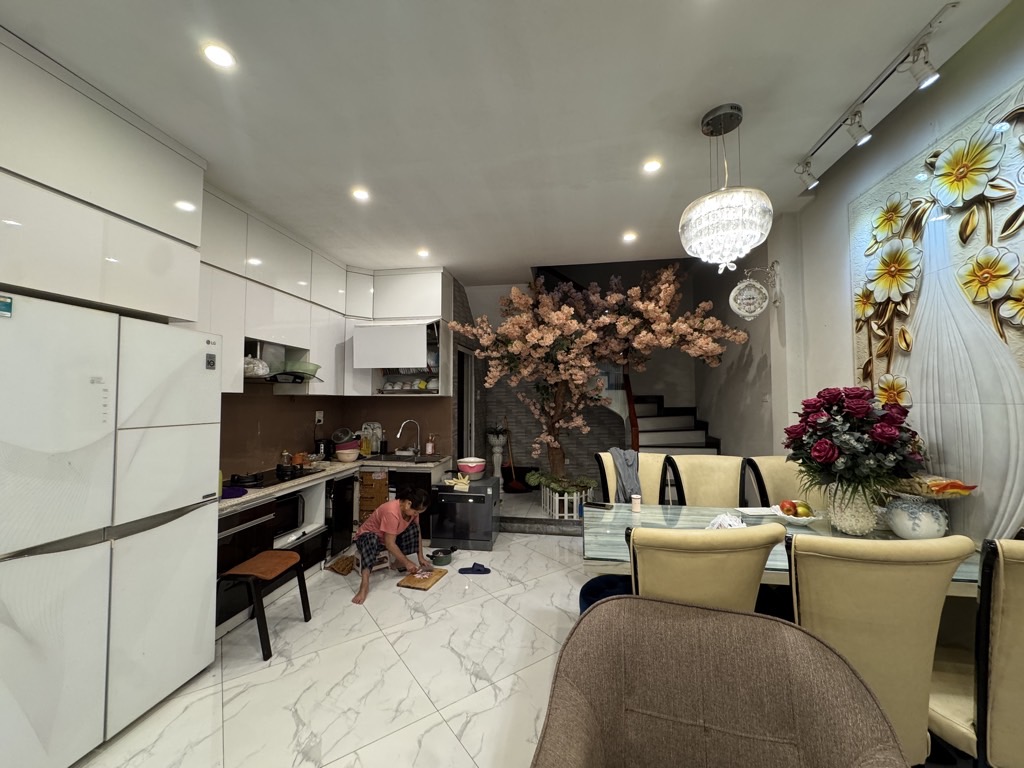 Bán nhà Ô Đồng Lầm - diện tích 80,6m2 5 tầng - Mặt tiền khủng - giá 12,5 tỷ