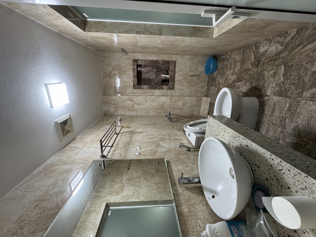 Bán nhà Ô Đồng Lầm - diện tích 80,6m2 5 tầng - Mặt tiền khủng - giá 12,5 tỷ