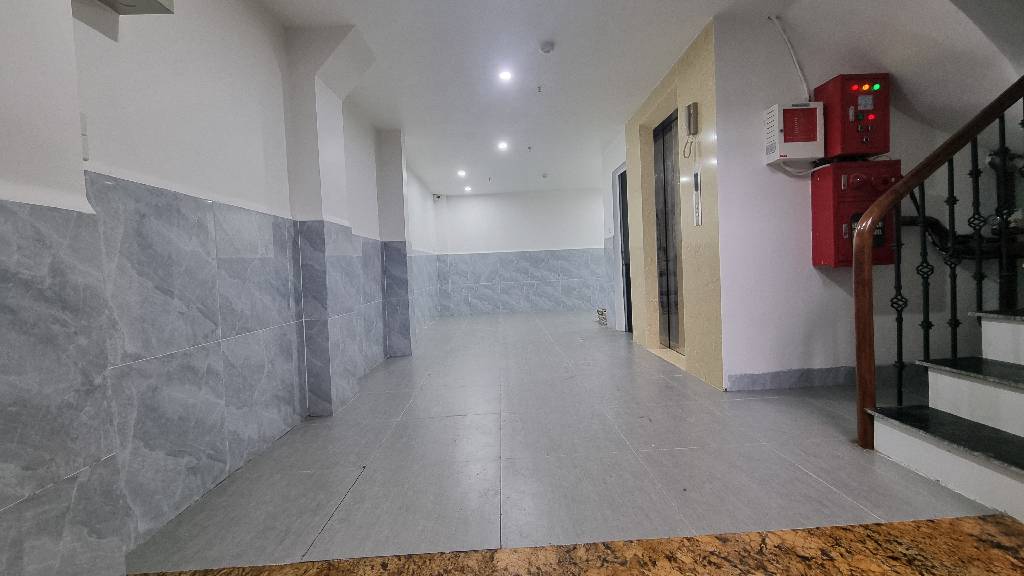 Bán nhà Định Công Thượng - diện tích 53m2 7 tầng - Ô tô đỗ cửa - giá 15,3 tỷ