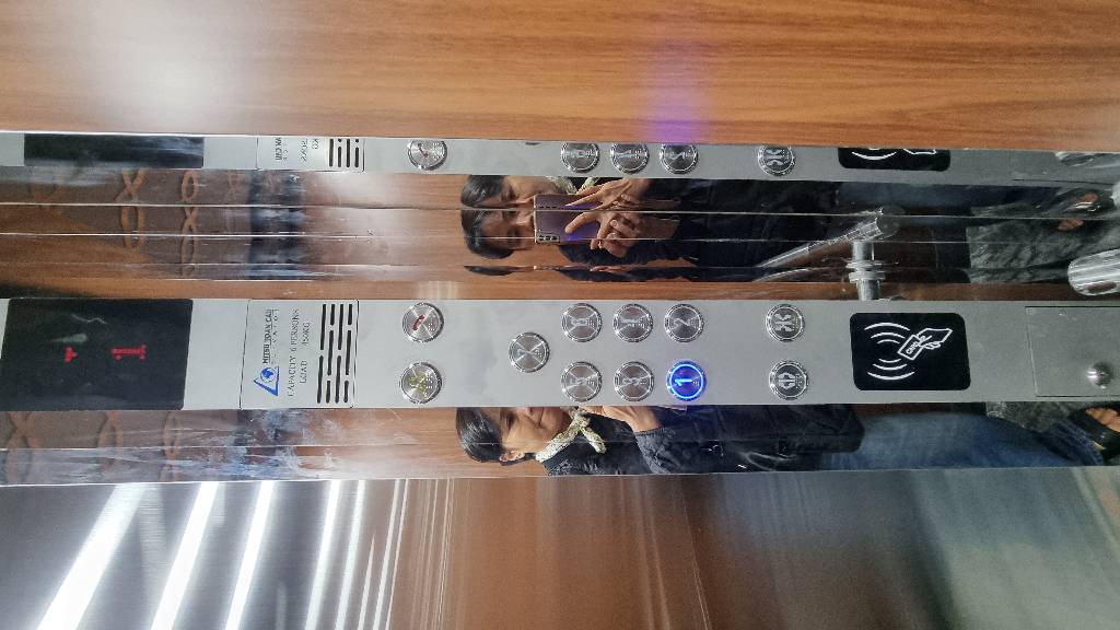 Bán nhà Định Công Thượng - diện tích 53m2 7 tầng - Ô tô đỗ cửa - giá 15,3 tỷ