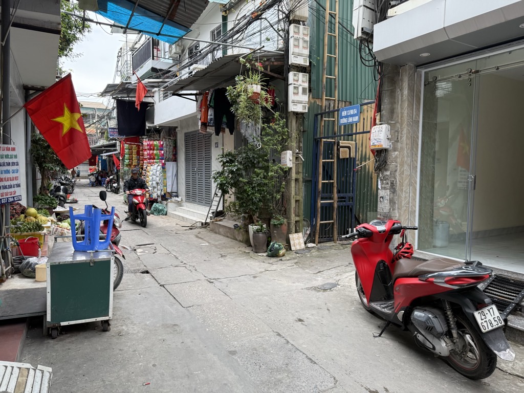 Bán nhà Lĩnh Nam - diện tích 38m2 3 tầng - Mặt ngõ thông ô tô kinh doanh - giá 4,2 tỷ