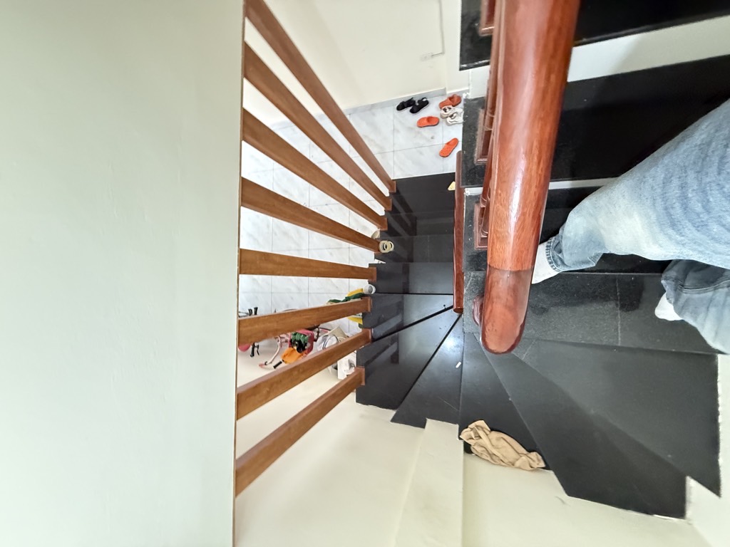 Bán nhà Lĩnh Nam - diện tích 38m2 3 tầng - Mặt ngõ thông ô tô kinh doanh - giá 4,2 tỷ