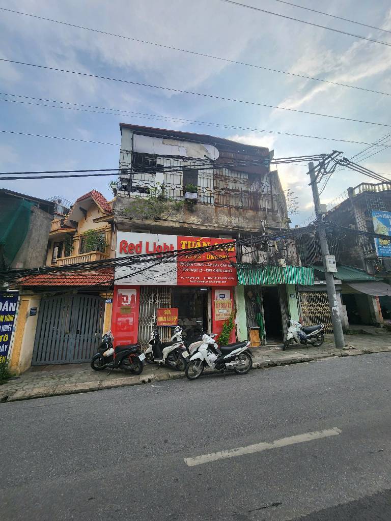 Bán nhà Minh Khai - diện tích 42m2 3 tầng - Lô góc ba thoáng - giá 10,5 tỷ