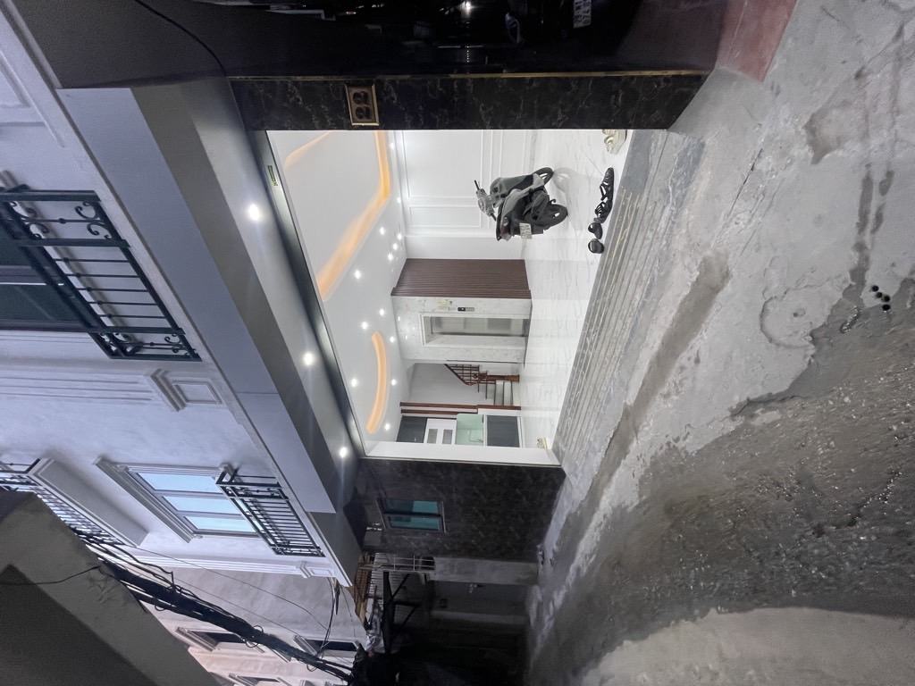 Bán nhà Giáp Bát - diện tích 46m2 6 tầng - Lô góc, thang máy - giá 14,3 tỷ