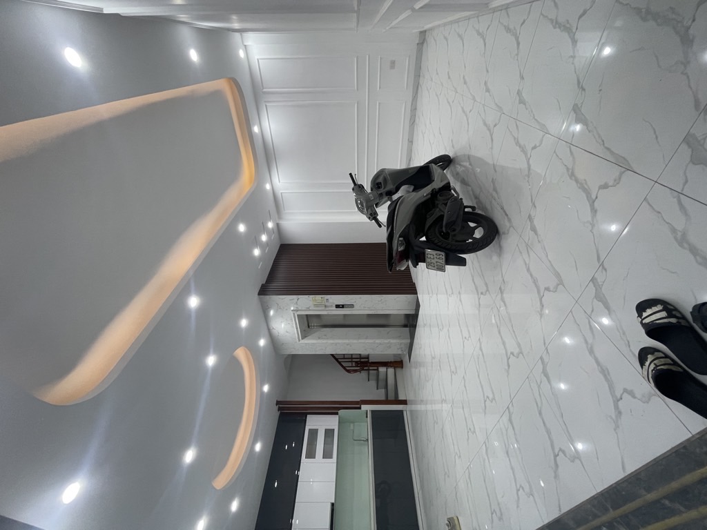 Bán nhà Giáp Bát - diện tích 46m2 6 tầng - Lô góc, thang máy - giá 14,3 tỷ