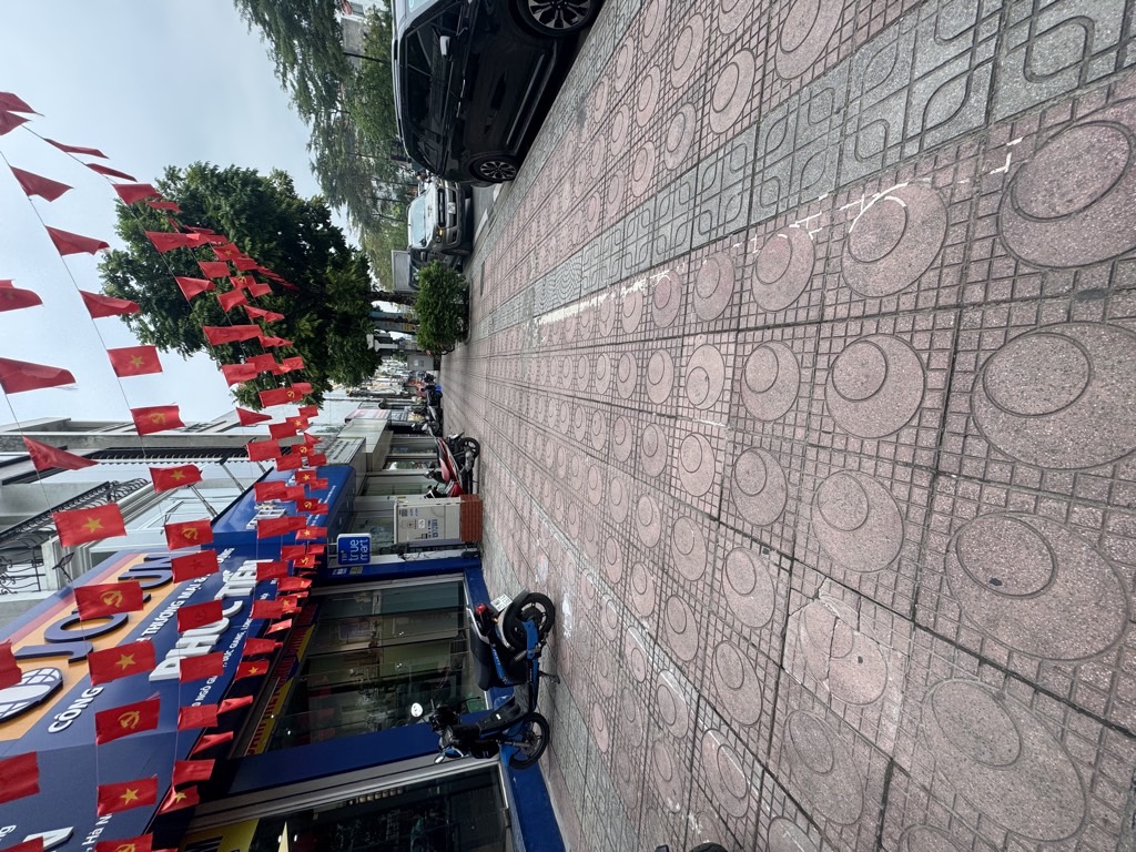 Bán nhà mặt phố Ngô Gia Tự 46m2 x 5 tầng, Q. Long Biên – Giá 18 tỷ