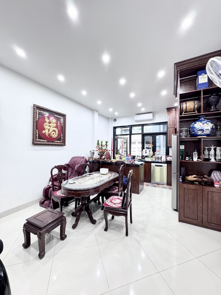 Bán nhà Hoàng Mai - diện tích 62m2 4 tầng - PHÂN LÔ Ô TÔ CHẠY VÒNG QUANH - giá 23,9 tỷ