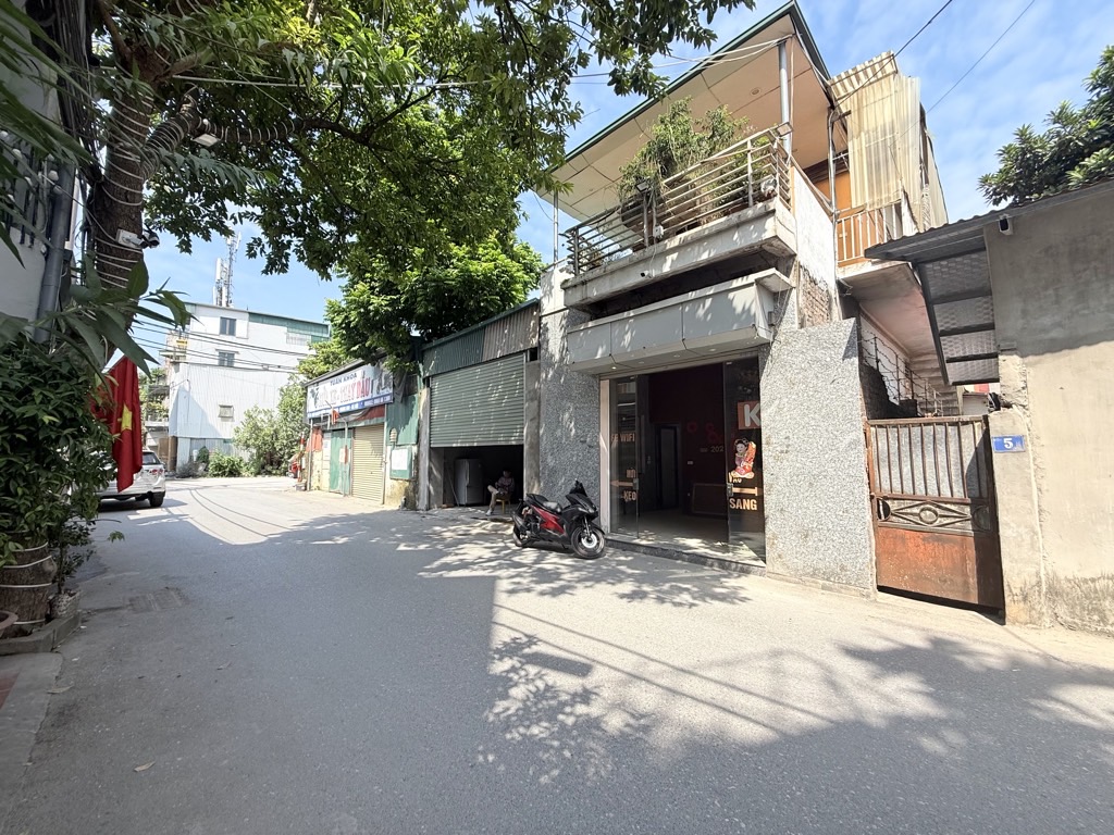 Bán nhà Nguyễn Khoái - diện tích 147m2 2 tầng - Ngõ to như phố Container - giá 23 tỷ