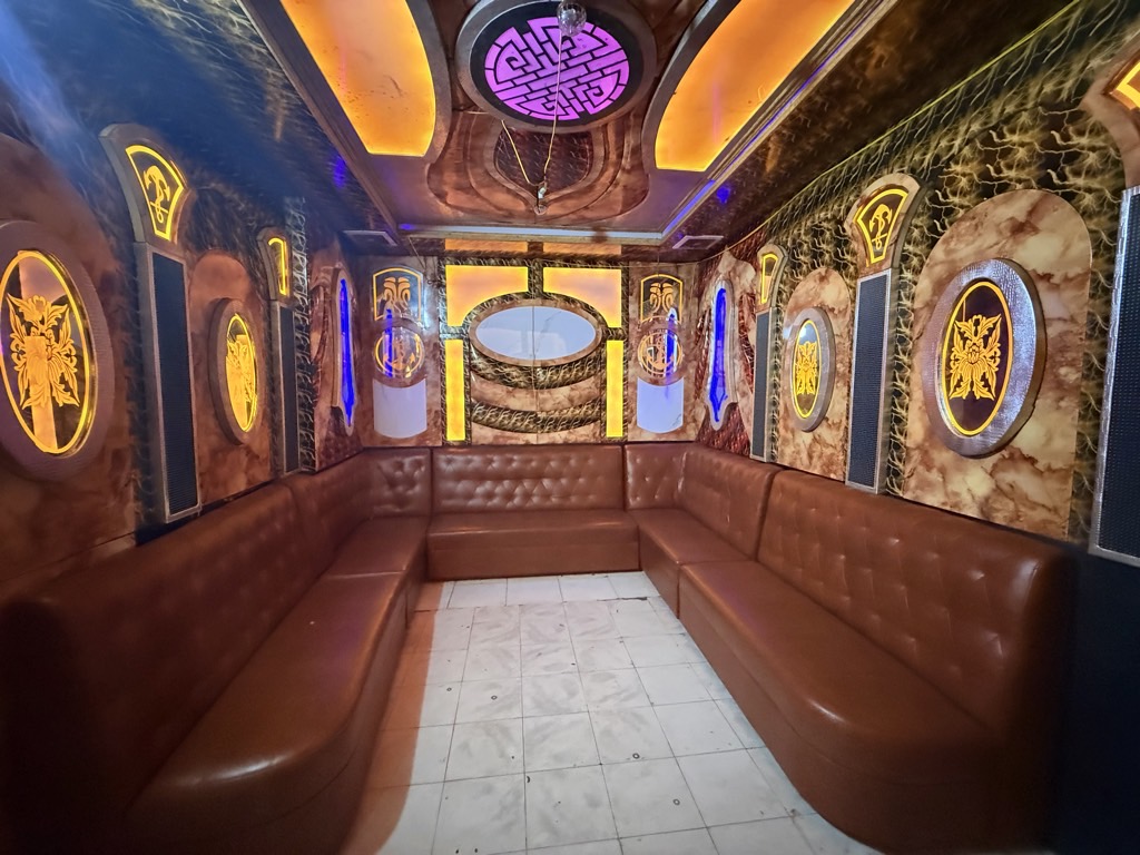 Bán nhà Nguyễn Khoái - diện tích 147m2 2 tầng - Ngõ to như phố Container - giá 23 tỷ