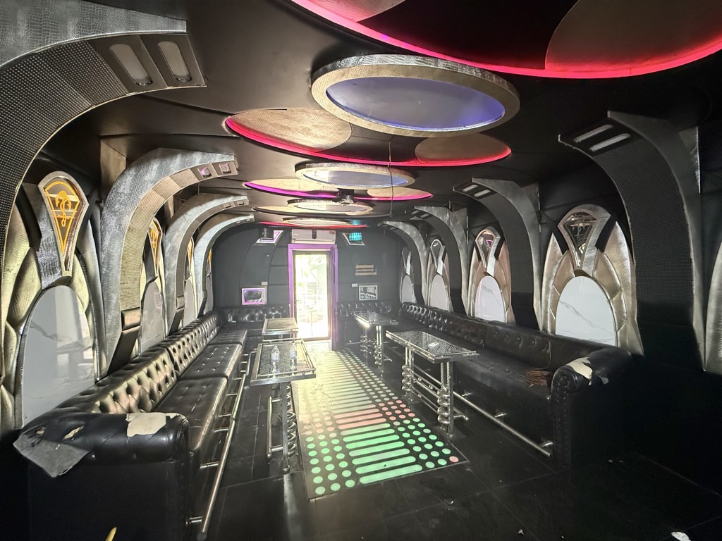 Bán nhà Nguyễn Khoái - diện tích 147m2 2 tầng - Ngõ to như phố Container - giá 23 tỷ