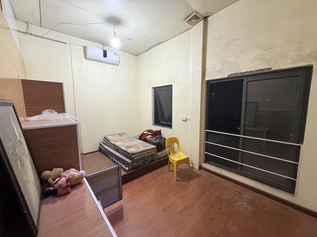 Bán nhà Nguyễn Khoái - diện tích 147m2 2 tầng - Ngõ to như phố Container - giá 23 tỷ