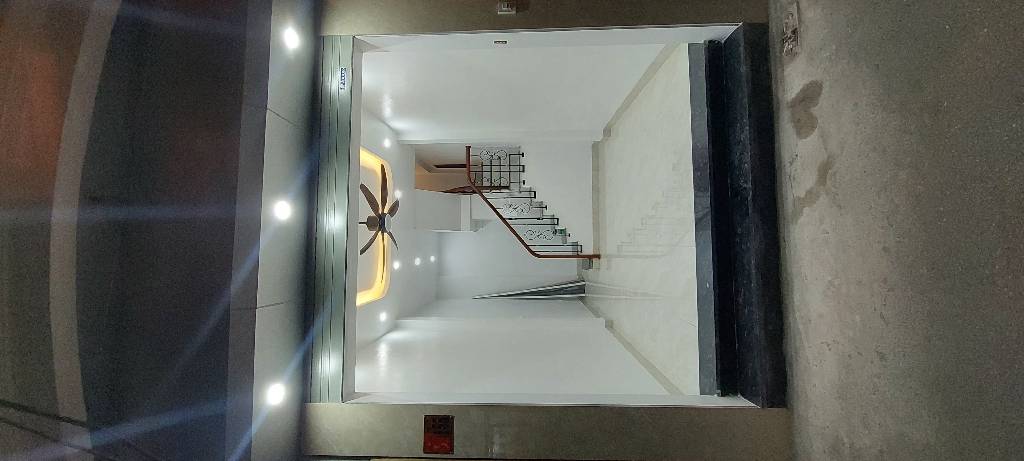 Bán nhà Chính Kinh - diện tích 23,8m2 5 tầng - Mặt phố lô góc - giá 8,6 tỷ