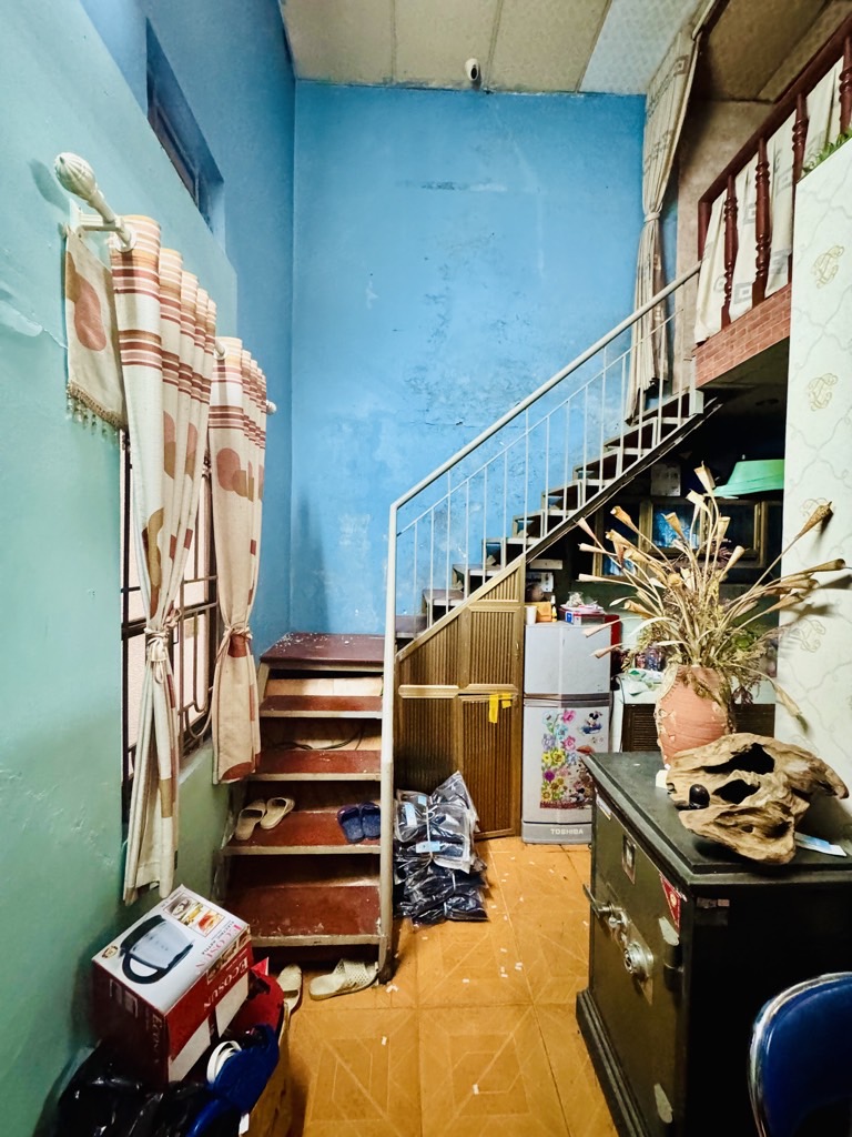 Bán nhà Nguyễn Chính - diện tích 31m2 2 tầng - Nhà cấp 4 gác xép - giá 2,95 tỷ