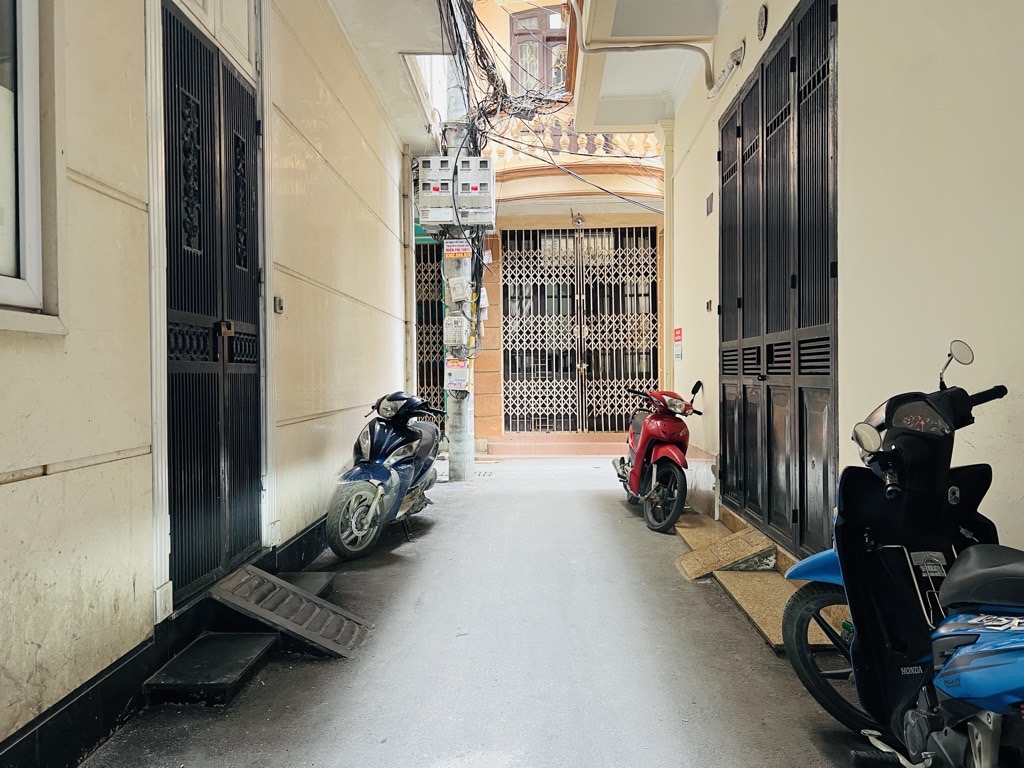 Bán nhà Khâm Thiên - diện tích 44m2 3 tầng - gần phố, tiện kết nối - giá 7,1 tỷ