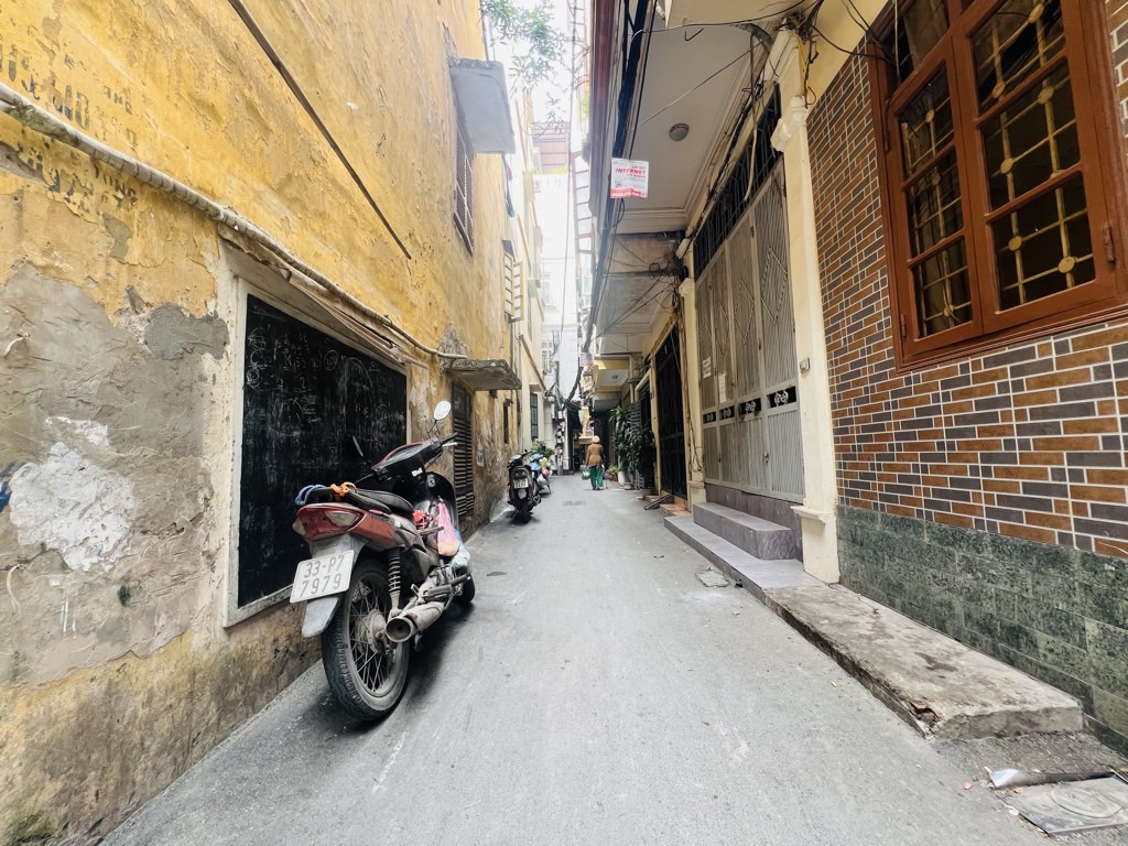 Bán nhà Khâm Thiên - diện tích 44m2 3 tầng - gần phố, tiện kết nối - giá 7,1 tỷ