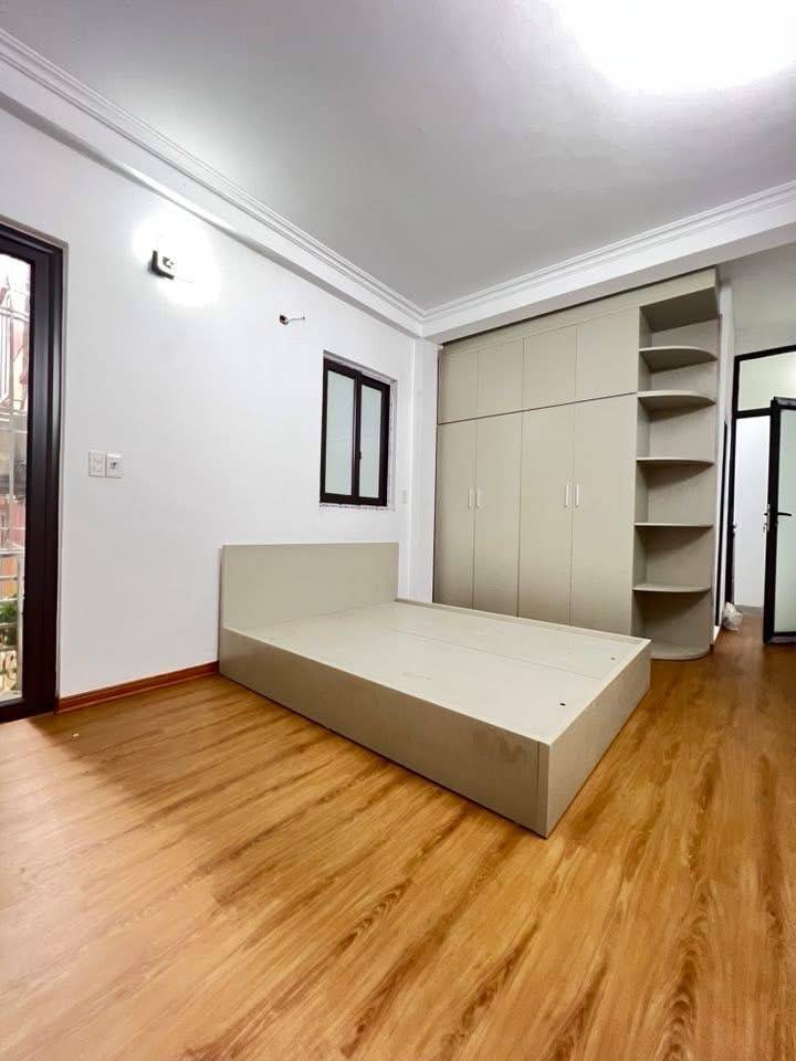 Bán nhà Thanh Đàm - diện tích 30,7m2 5 tầng - Ô tô đỗ cổng - giá 6,8 tỷ