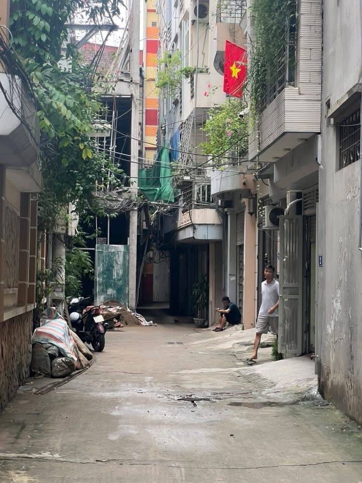 Bán nhà Thanh Đàm - diện tích 30,7m2 5 tầng - Ô tô đỗ cổng - giá 6,8 tỷ