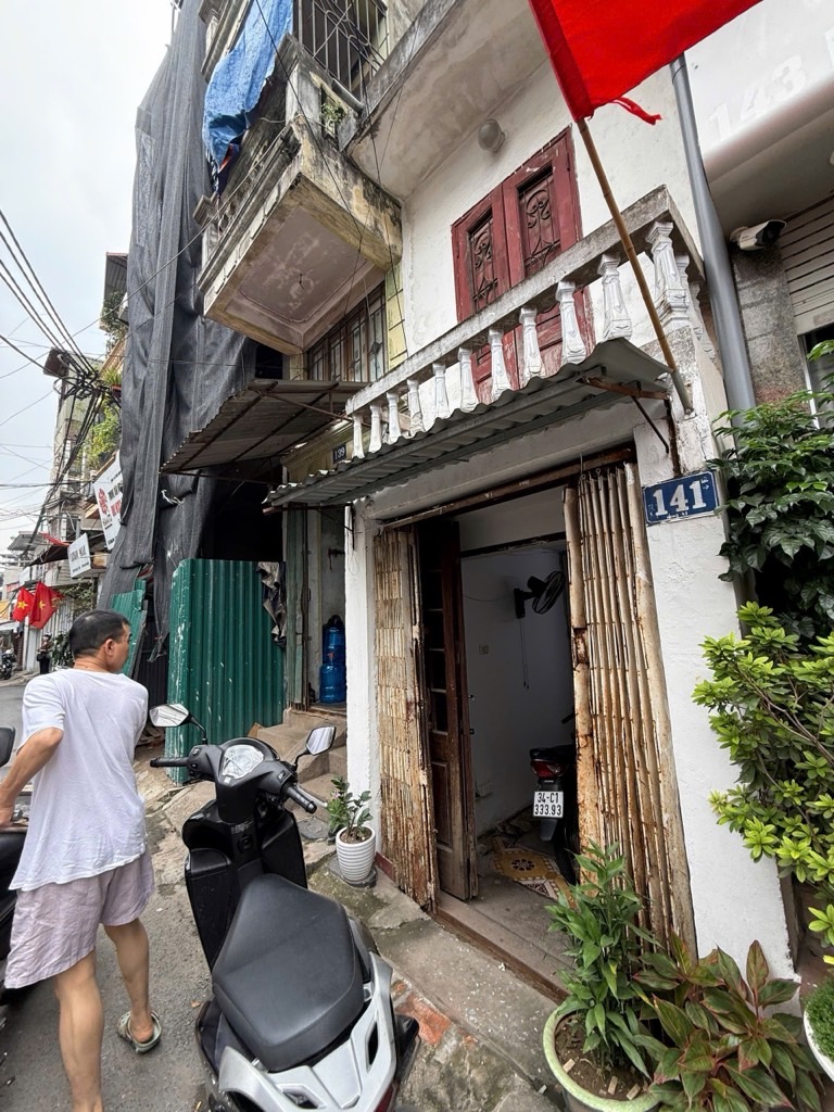 Bán nhà Lãng Yên - diện tích 36,6m2 2 tầng - ô tô tránh - giá 9 tỷ