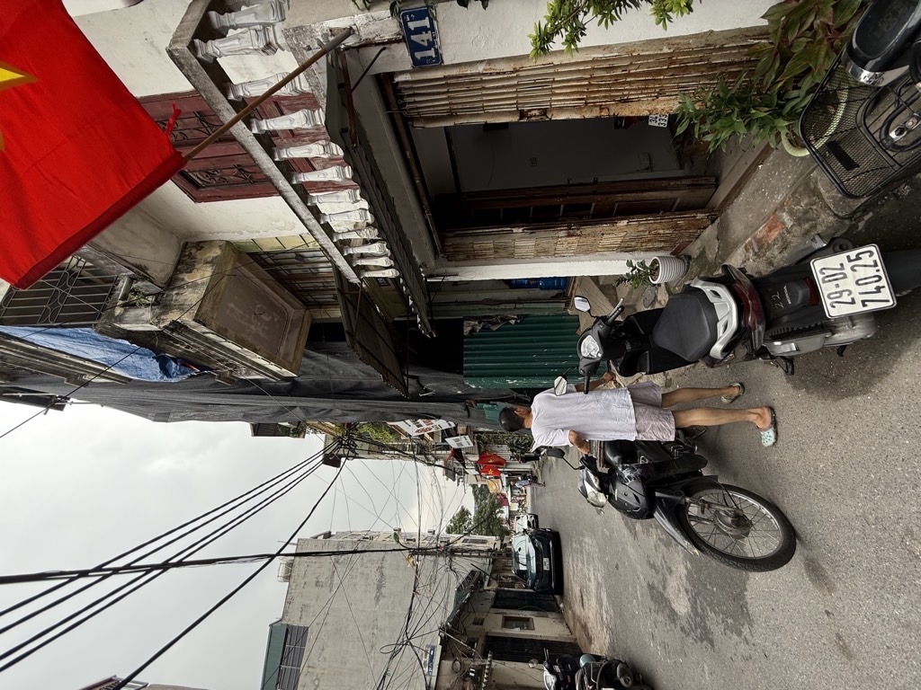 Bán nhà Lãng Yên - diện tích 36,6m2 2 tầng - ô tô tránh - giá 9 tỷ