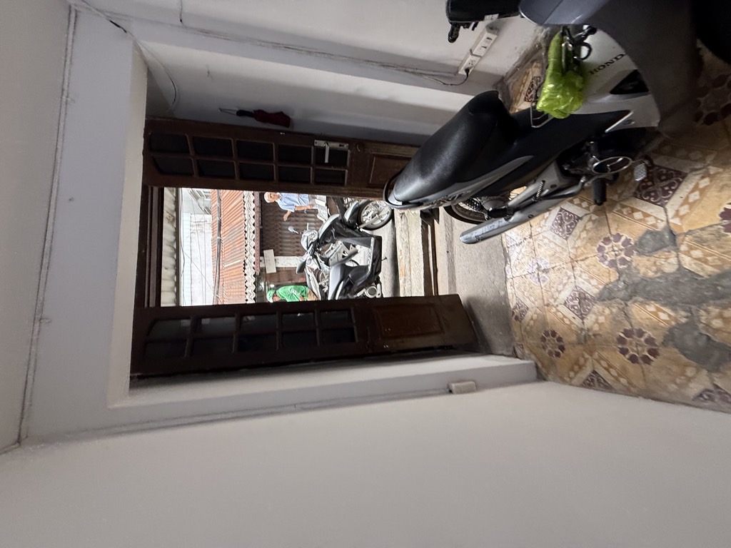 Bán nhà Lãng Yên - diện tích 36,6m2 2 tầng - ô tô tránh - giá 9 tỷ