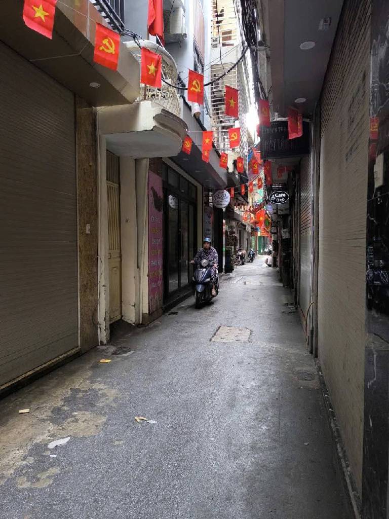 Bán nhà Tôn Thất Tùng - diện tích 57m2 3 tầng - Mặt ngõ thông - giá 13,7 tỷ