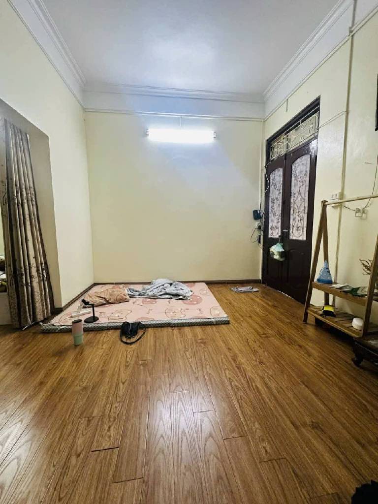 Bán nhà Tôn Thất Tùng - diện tích 57m2 3 tầng - Mặt ngõ thông - giá 13,7 tỷ