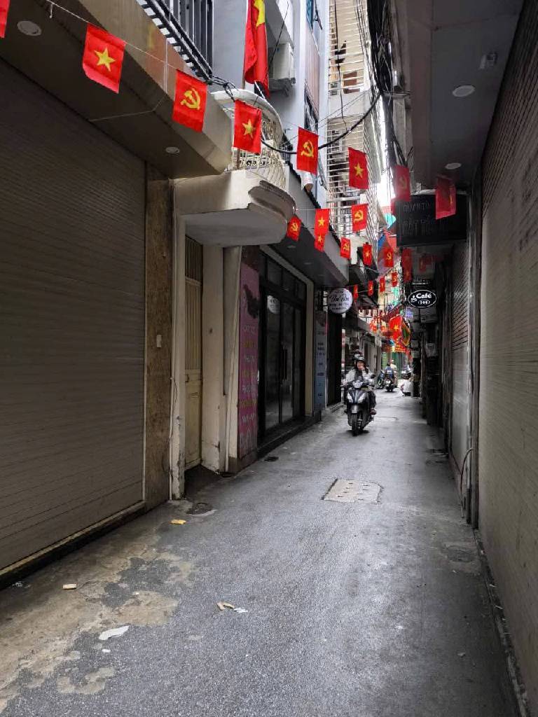 Bán nhà Tôn Thất Tùng - diện tích 57m2 3 tầng - Mặt ngõ thông - giá 13,7 tỷ