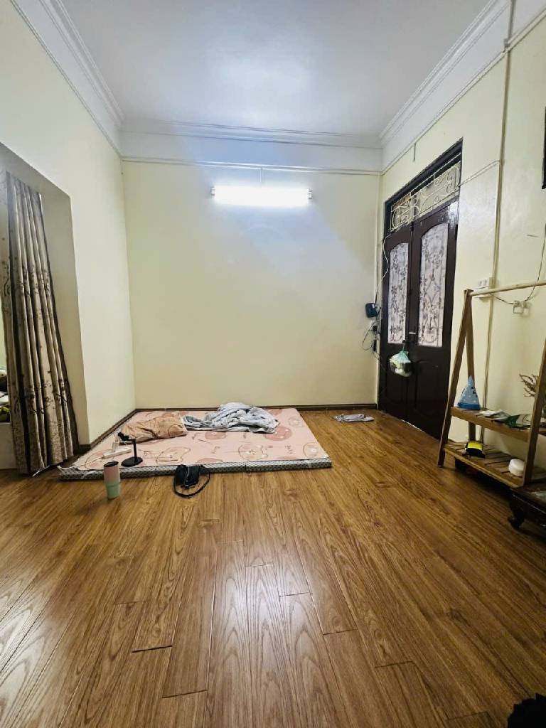 Bán nhà Tôn Thất Tùng - diện tích 57m2 3 tầng - Mặt ngõ thông - giá 13,7 tỷ