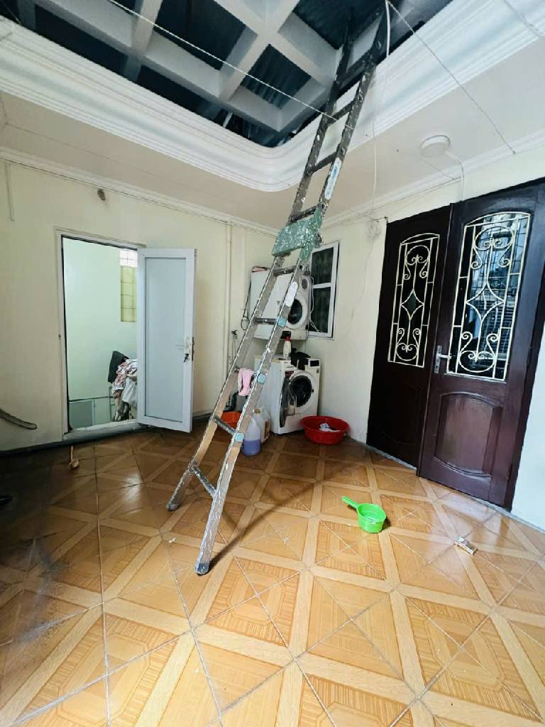 Bán nhà Tôn Thất Tùng - diện tích 57m2 3 tầng - Mặt ngõ thông - giá 13,7 tỷ