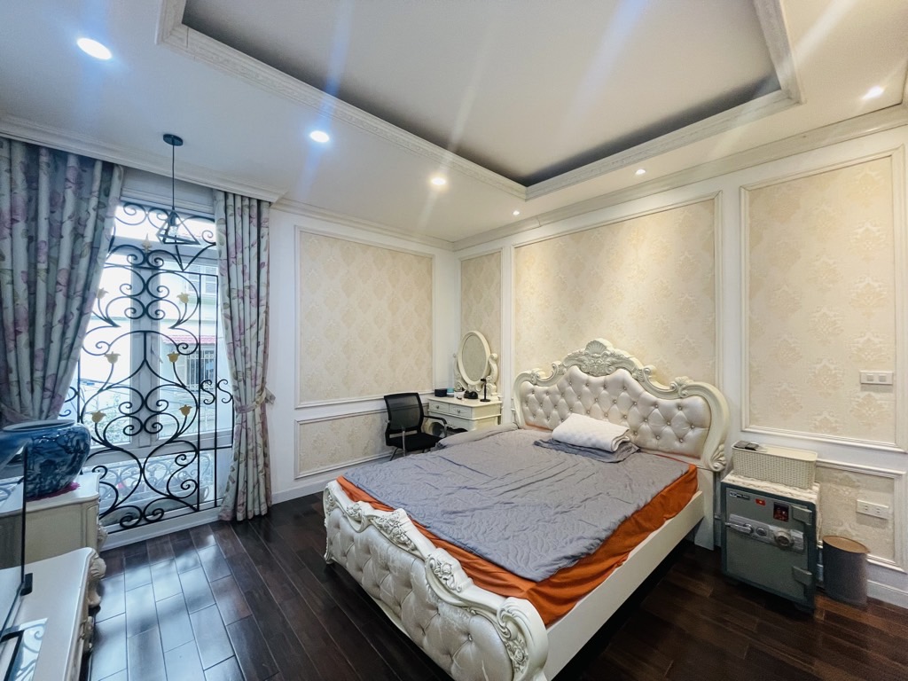 Bán nhà Thái Hà - diện tích 60m2 4 tầng - Ô tô đỗ cổng - giá 16 tỷ