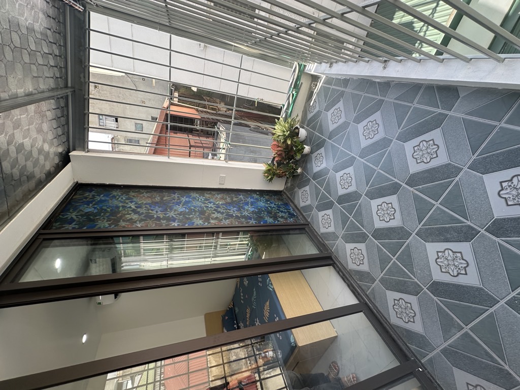 Bán nhà Đê Tô Hoàng - diện tích 15m2 4 tầng - Nhà mới kính koong, vị trí siêu đẹp - giá 5,9 tỷ