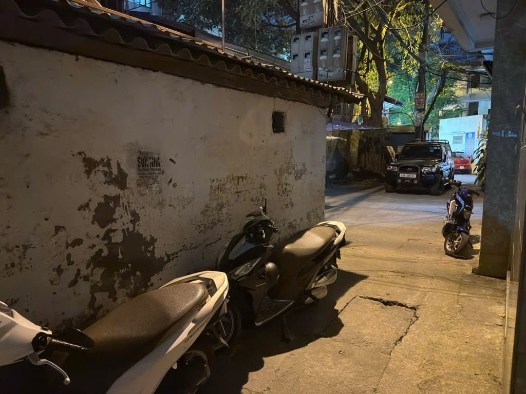 Bán nhà Hồng Mai - diện tích 46,5m2 3 tầng - Ô TÔ ĐỖ CỬA - giá 16,3 tỷ