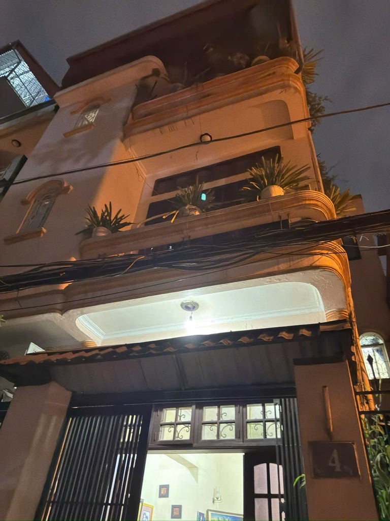 Bán nhà Hồng Mai - diện tích 46,5m2 3 tầng - Ô TÔ ĐỖ CỬA - giá 16,3 tỷ