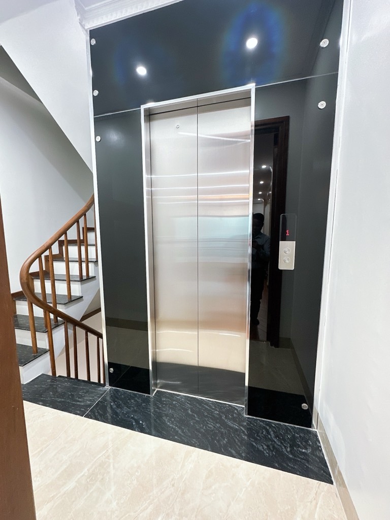 Bán nhà Định Công Thượng - diện tích 34m2 6 tầng - Ô tô đỗ cửa - giá 10 tỷ