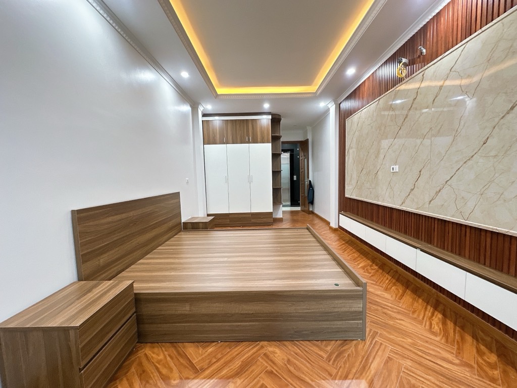 Bán nhà Định Công Thượng - diện tích 34m2 6 tầng - Ô tô đỗ cửa - giá 10 tỷ