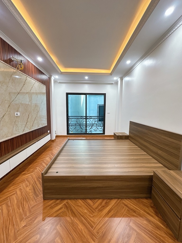 Bán nhà Định Công Thượng - diện tích 34m2 6 tầng - Ô tô đỗ cửa - giá 10 tỷ